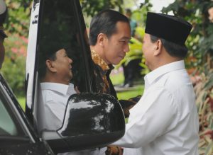 Joko Widodo di sambut baik oleh Prabowo di Hambalang.