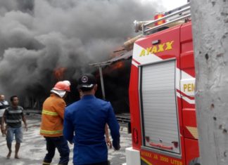 Sijago Merah Lalap Sejumlah Rumah di Kampung Penagi