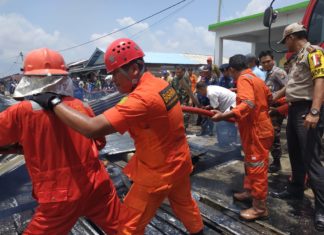 Tim SAR Natuna, Turut Evakuasi Korban Kebakaran Kampung Penagi