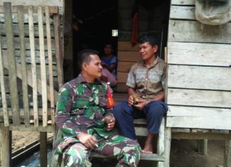 Babinsa Sertu Mukhlis Yendi, Kembali Laksanakan Komsos Bersama Salah Satu Warga Binaan