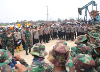KAPOLRI DAN PANGLIMA TNI PATROLI UDARA TINJAU KARHUTLA DI KAB. PELALAWAN