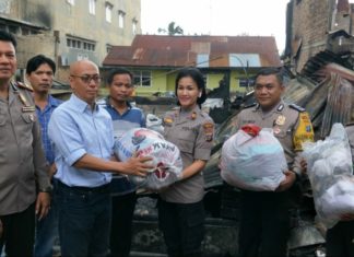 Polsek Medan Helvetia Berikan Tali Asih Kepada Korban Kebakaran