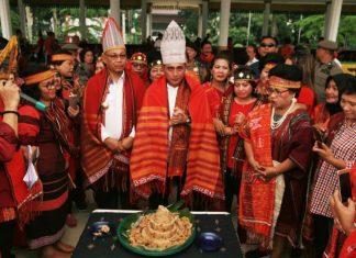 Akhyar Nasution Ajak Lestarikan Kain Ulos