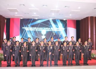 Kapolda Kepri di Anugerahkan Tanda Kehormatan Bintang Bhayangkara Pratama