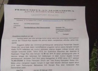Aksi Demontrasi Berlangsung Didepan Podal Riau PMAK-Riau,Minta Kasus Jon Syafrindo Kadis PUTR Rokan Hilir Segera Diusut