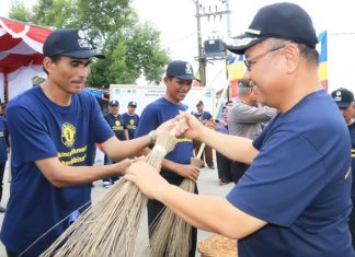 Akhyar Ajak Warga Belawan Bersihkan Sampah