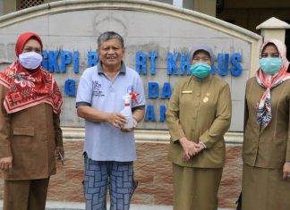 Dinas Ketahanan Pangan Pemko Medan Bagikan Hand Sanitizer di Rumah Ibadah