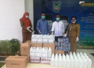 Anggota DPRD Kota Batam Menyerahkan Alat Pelindung Diri ke RSUD Embung Fatimah