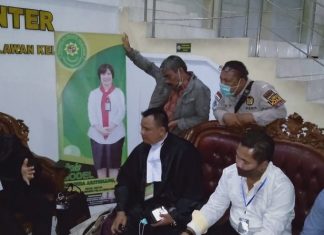 Tim P H Kamaruddin Simanjuntak SH, MH Dan Poltak Silitongga SH, MH, saudar Manaek Siahaan Anak 3 Orang Minta Iwan Ditangkap Karena Dianggap Buat Laporan Palsu DiPolres Pelalawan