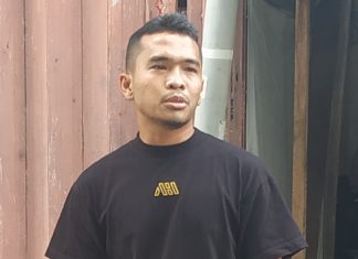Putra Siregar memberikan Bantuan paket sembako pada Wartawan di Kota Batam