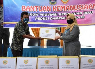 BKOW Kepri Bagikan Sembako dan Masker Kepada Masyarakat