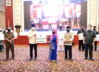 Pemprov Kepri Serahkan Bantuan Sosial Bagi Masyarakat Terpapar Covid-19