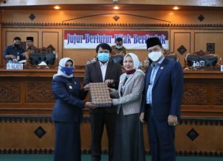 Plt. Wali Kota Tanjungpinang Sampaikan Ranperda Pertanggungjawaban APBD 2019