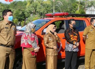Plt. Walikota Tanjungpinang Memberangkatkan pekerja asal Sambas 236 orang