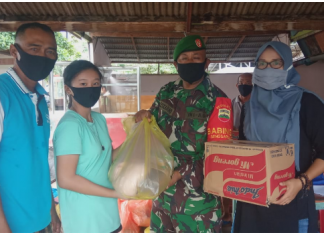 Bantu Pihak Kelurahan Dalam Pendistribusian Sembako dari dinas Sosial