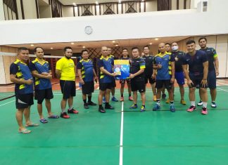 Jalin Silaturahmi, BP Batam Tanding Persahabatan Bulu Tangkis bersama Bank BJB