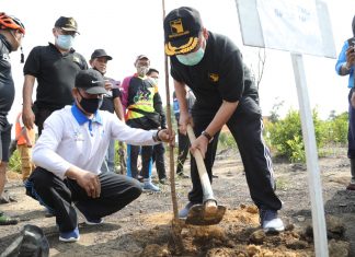 BP Batam Tanam 100 Pohon bersama Komunitas Bersepeda