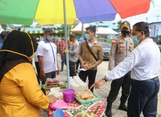 Pjs Bupati Bintan Buralimar meninjau Pasar Bintan akibat Harga Panggan Naik