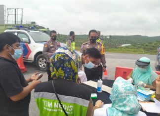 SATLANTAS POLRES PELALAWAN LAKSANAAN PEMERIKSAAN KESEHATAN TERHARDAP PENGEMUDI