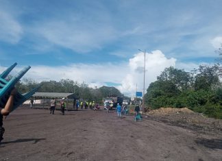 Masyarakat Penaga cut ujong blokir lalu lintas PT. Mifa bersaudara