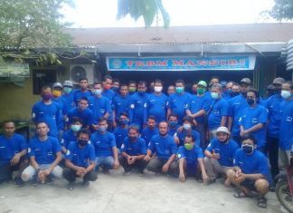 TEAM TENAGA KERJA BONGKAR MUAT ( TKBM ) ADAKAN GOTONG ROYONG