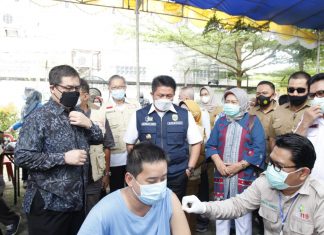 Gubernur Sumsel Meninjau Pelaksanaan Vaksinasi bagi Anggota FKUB