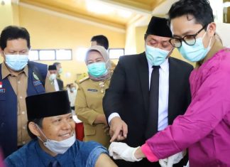 HD Tinjau Vaksinasi Dosis Pertama bagi Para Anggota dan Pegawai DPRD Sumsel