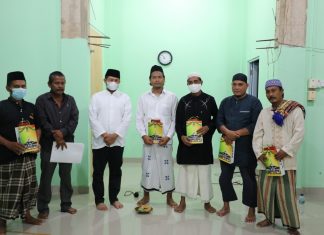 Ketua DPRD Kota Batam ,Sholat Tarawih Bersama Masyarakat Tanjung Buntung