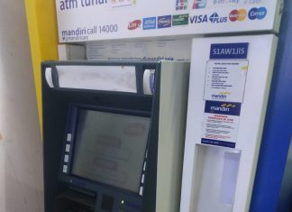 Nasabah BRI saat mengambil Uang melalui ATM Mandiri ,Raib 900 Ribu tidak Keluar dari Mesin ATM Mandiri