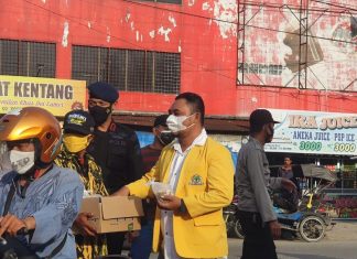 PK Golkar Tanjung Morawa Berbagi 500 Takjil dan Masker