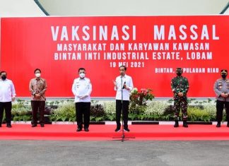 Pangdam I/BB Dampingi Presiden RI Tinjau Vaksinasi Massal di Kepri