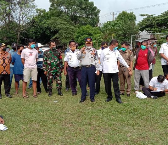 MOBIL DAM TRUK ANGKUT TANAH TIMBUN PT. HARMONI DI STOP WARGA DSN I, II dan IV DESA TG.BARU