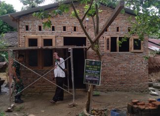 Rehab RTLH, Bakti Satgas TMMD 111 Kodim 0204/DS Atasi Kesusahan Warga