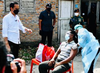 Pangdam I/BB dan Kapoldasu Dampingi Presiden RI Tinjau Vaksinasi Door to Door