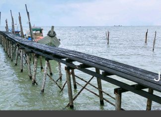 PT Timah Bantu Bangun Jembatan Tambat Nelayan