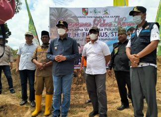 Walikota Pekanbaru Tanam Pohon Kurma di Pusdiklat DPP Santri Tani NU Agrowisata Palas