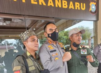 Kapolresta Kombes.Dr.Pria budi ,S.IK .MH menerima kunjungan Pengurus Laskar Melayu Riau (LMR) Kota Pekanbaru