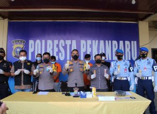 Polresta Pekanbaru Ungkap Tindak Pidana Narkotika Jenis Pil Ekstasi Dan Shabu DiPekanbaru