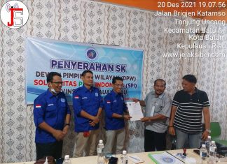 Nahkodai DPW Solidaritas Pers Indonesia Kepri, Jonrius Sinurat Terima SK Kepengurusan