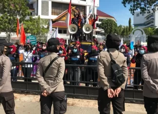 Aksi Demo FSPMI Dalam mengelar Hari Perempuan Se-Dunia Aksi Demo FSPMI Dalam mengelar Hari Perempuan Se-Dunia