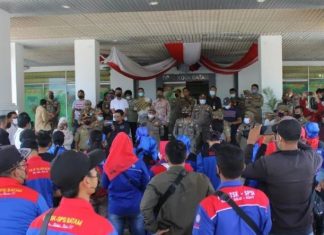 Aksi Unjuk Rasa Sejumlah Buruh mendatangi Kantor DPRD Kota Batam
