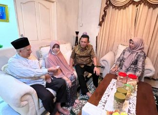 Idul Fitri, Gubernur Ansar Sambangi Kediaman H Bakir