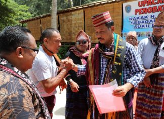 Apresiasi Kepemimpinan, Muhammad Rudi Dinobatkan sebagai Keluarga Besar Flores