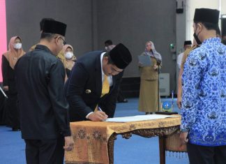 Plt Bupati Roby Lantik 28 Kepala Sekolah Se Kabupaten Bintan
