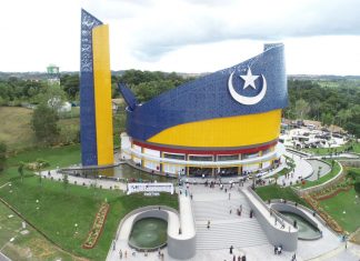 Jadi Ikon Baru, Peserta Diklat Pim Jatim Kunjungi Masjid Tanjak