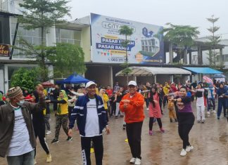 Jelang HUT Kepri, Gubernur Ajak Warga Tiban Senam Bersama Jelang HUT Kepri, Gubernur Ajak Warga Tiban Senam Bersama