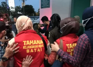 Kejaksaan Tahan Kepsek dan Bendahara Dana BOS SMK Negeri 1 Batam