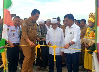 Gubernur Ansar Resmikan Dermaga Apung/Ponton HDPE di Pelabuhan Sedanau, Natuna