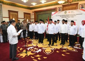 Ketua Dewan Kehormatan dan Pengurus PMI Kepri Dilantik Oleh Jusuf Kalla