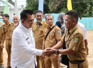 Gubernur Ansar Serahkan Surat Perjanjian Kontrak Guru Non- ASN SMAN, SMKN dan SLBN di Kabupaten Lingga